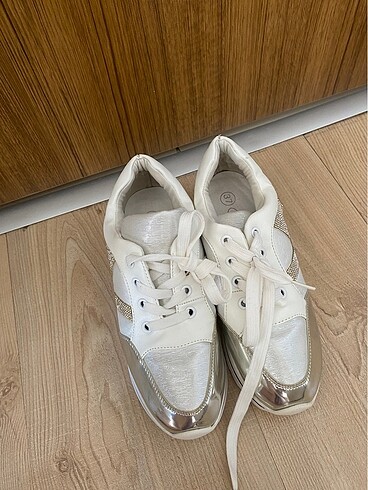 37 Beden beyaz Renk Sneakers ayakkabı
