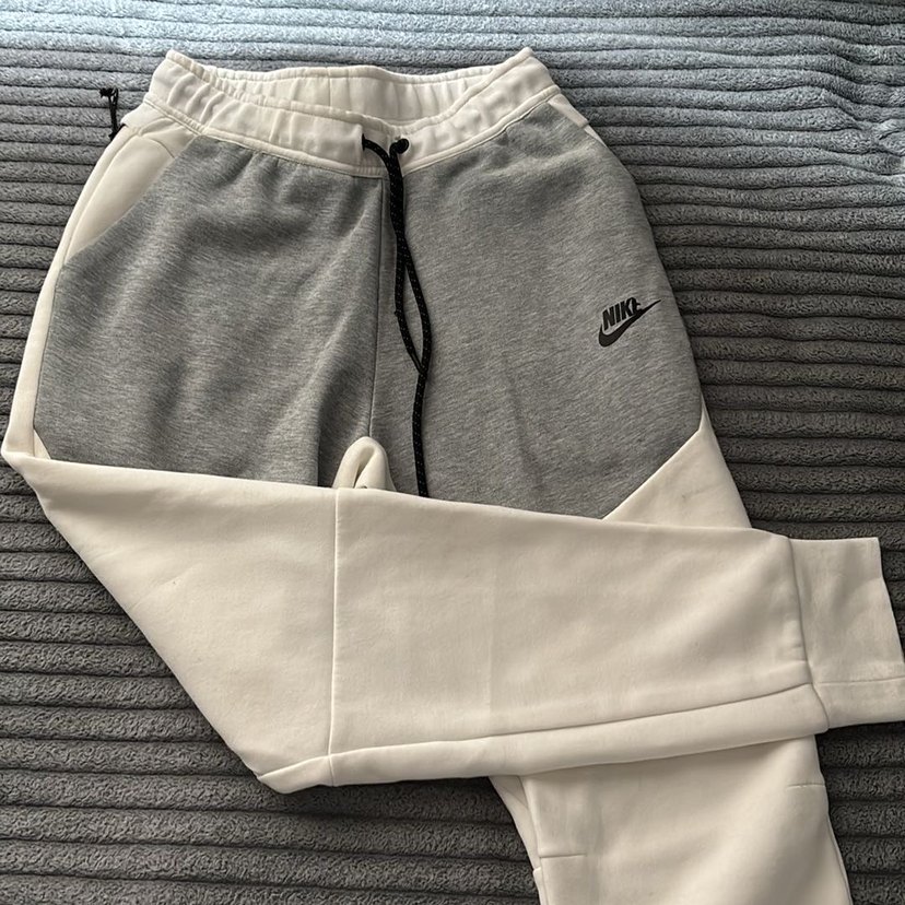 Nike gri-beyaz eşofman altı - Görsel 3