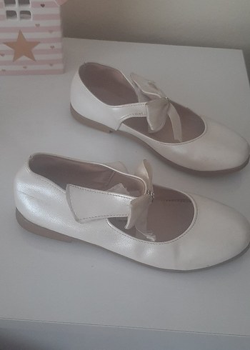 LC Waikiki Kız Çocuk Beyaz Fiyonklu Babet