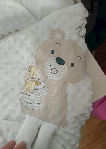 Beyaz Nakışlı Bebek Battaniyesi - Görsel 3