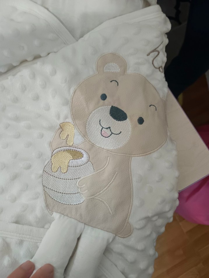 Beyaz Nakışlı Bebek Battaniyesi - Görsel 3