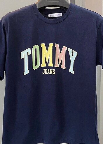 l Beden Tommy Hilfiger t-shirt 