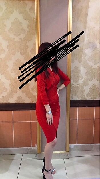Kırmızı elbise