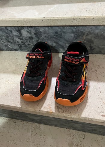 Skechers 34 numara Renkli Desenli Erkek Çocuk Spor Ayakkabı - Görsel 2