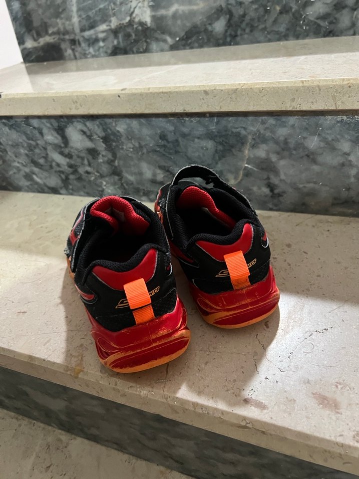 Skechers 34 numara Renkli Desenli Erkek Çocuk Spor Ayakkabı - Görsel 3