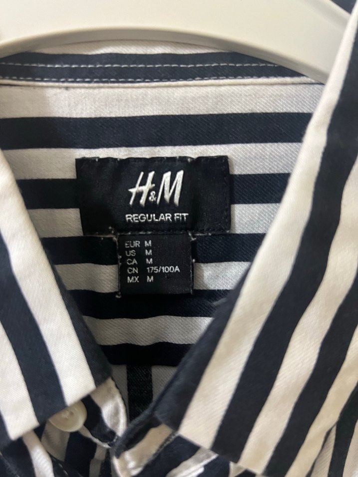 H&M Düğmeli Siyah Beyaz Çizgili Erkek Gömlek - Görsel 2