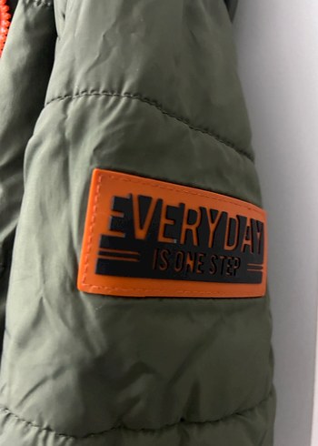 LCW Mont yirtigi var Erkek Çocuk Haki Fermuarlı Mont - Görsel 3