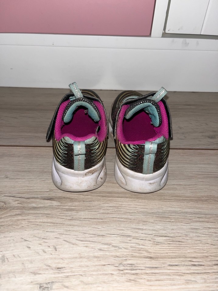 Skechers ışıklı spor ayakkabı - Görsel 2