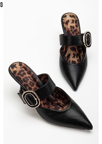 Tokalı Siyah Deri Stiletto