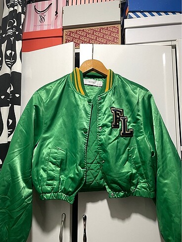 Bershka Bershka yeşil bomber crop ceket