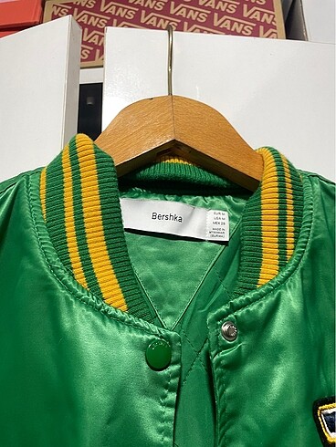 m Beden Bershka yeşil bomber crop ceket