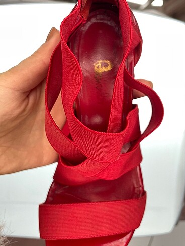 36 Beden kırmızı Renk Bambi Klasik Ayakkabı %70 İndirimli.