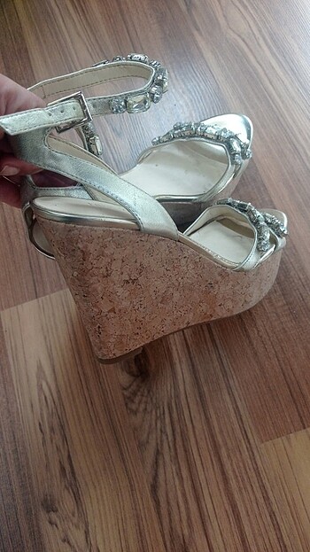 36 Beden ten rengi Renk Ninewest dolgu topuk ayakkabı