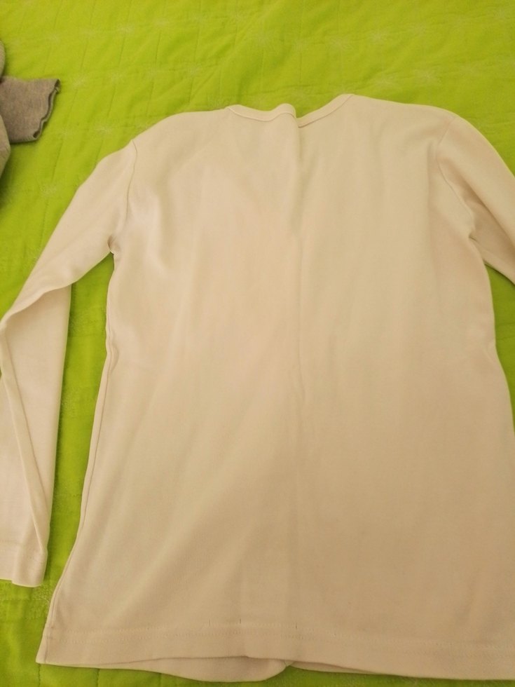 Beyaz V Yaka Düğmeli Kadın Hırka - Görsel 3