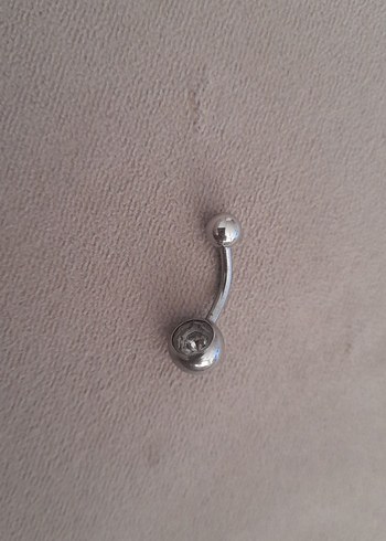 Düğmeli Gri Kadın Göbek Piercingi - Görsel 2