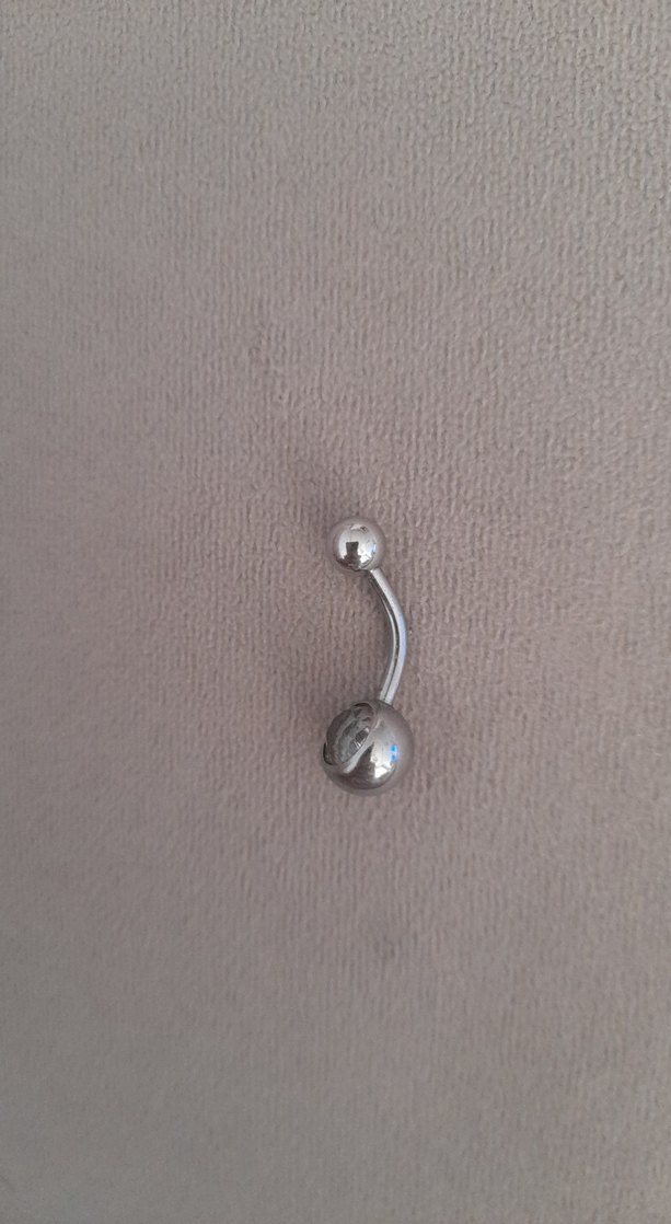 Düğmeli Gri Kadın Göbek Piercingi - Görsel 3