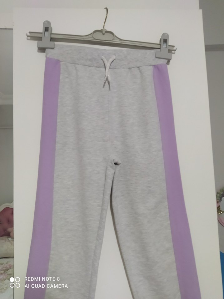 Gri Yanları Mor Şeritli Çocuk Eşofman - Görsel 3