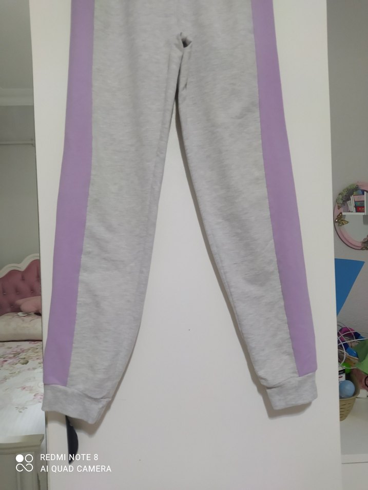 Gri Yanları Mor Şeritli Çocuk Eşofman - Görsel 4