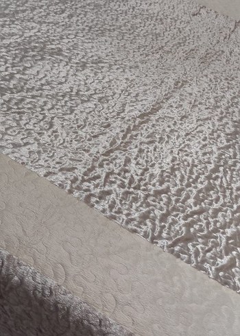 Bej Renkli kadife Düz Yatak Örtüsü - Görsel 3