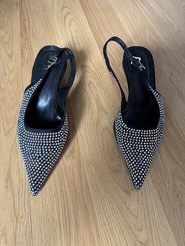 Taşlı stiletto