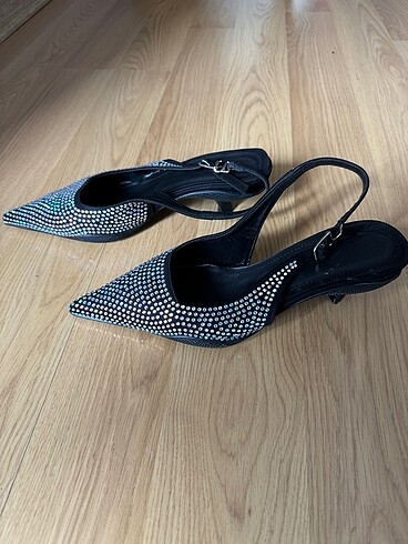 Zara Taşlı stiletto