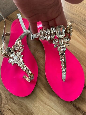 Zara Taşlı sandalet