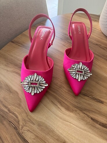 Catwalk taşlı stiletto