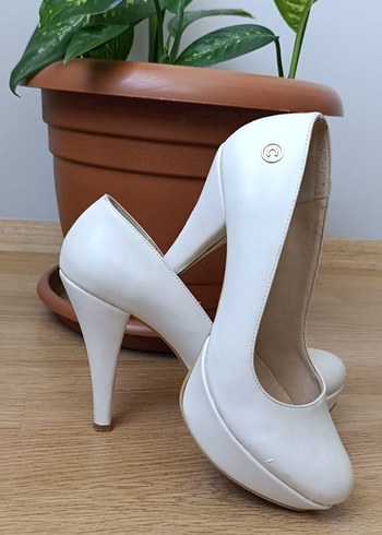 Diğer Beyaz Rugan Stiletto Kadın Ayakkabı