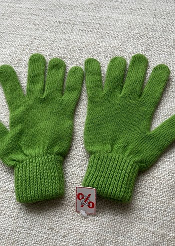 Yeşil Kalp Detaylı Yün Eldiven - Görsel 2