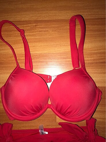 s Beden Kırmızı bikini takımı