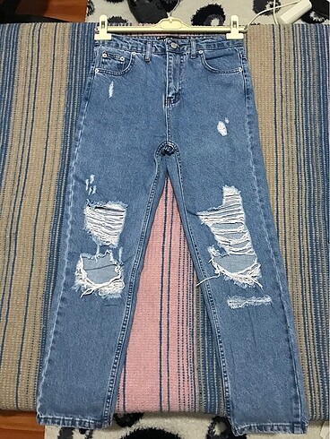 Yırtık mom jean pantolon