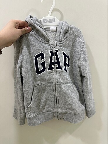 Gap - Adidas - Zara
