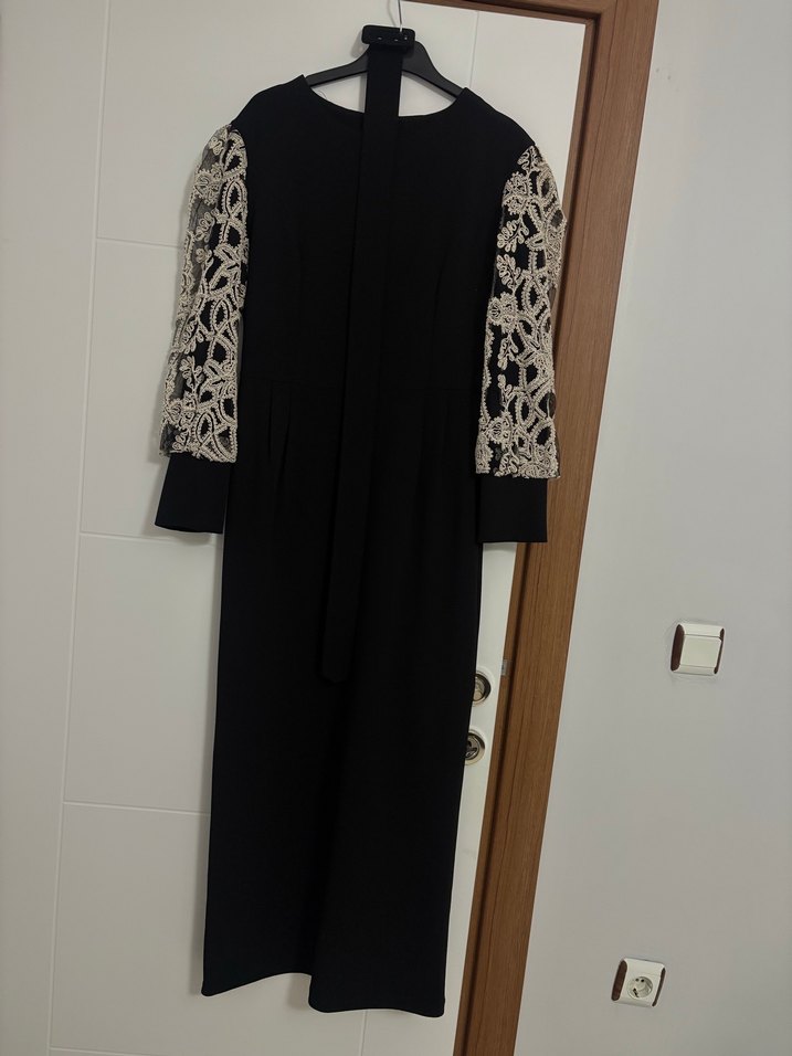 Dantel Detaylı Siyah Uzun Kollu Uzun Elbise - Görsel 2