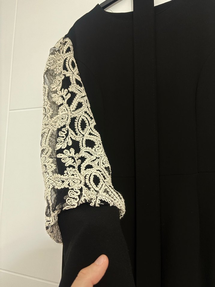 Dantel Detaylı Siyah Uzun Kollu Uzun Elbise - Görsel 3