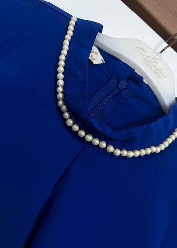 Mavi inci yakası ve kolları volanlı tunik - Görsel 4