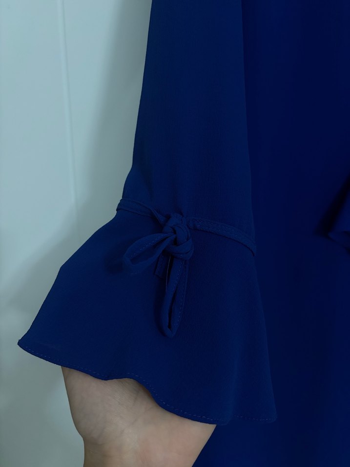 Mavi inci yakası ve kolları volanlı tunik - Görsel 3