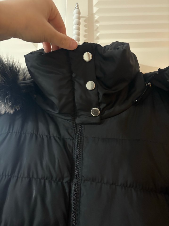 Kürk Detaylı Siyah Kadın Uzun Kışlık Mont - Görsel 4