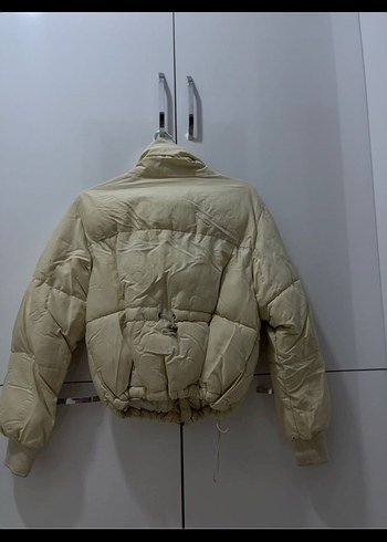 Bej Yüksek Yakalı Fermuarlı Kadın Mont - Görsel 2