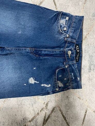 34 Beden lacivert Renk bol paça yırtık desenli jean