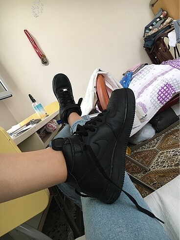 37,5 Beden siyah Renk Orjinal nike air force1 bilekli deri