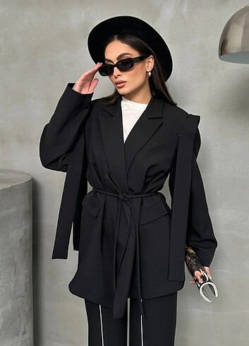 Diğer Omuz Detaylı Bağcıklı Siyah Blazer