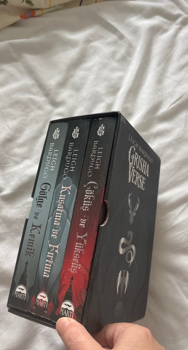 Grishaverse Üçlemesi - Leigh Bardugo - Görsel 2