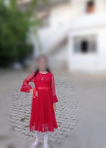 Kırmızı dantel elbise