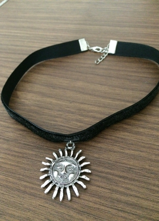Mathilda choker