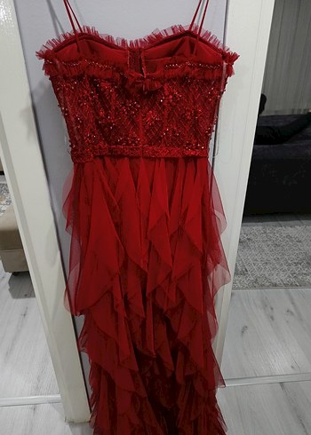 Kırmızı Nakışlı Uzun Askılı Abiye Elbise - Görsel 5