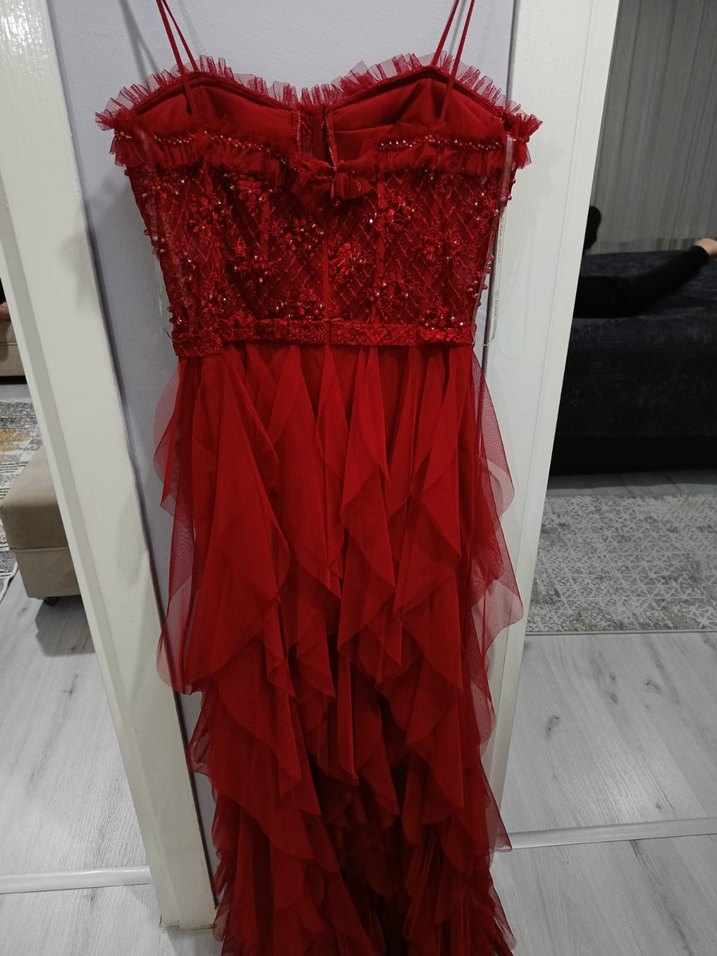 Kırmızı Nakışlı Uzun Askılı Abiye Elbise - Görsel 5