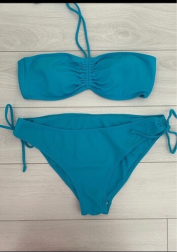 Diğer Dagi kırmızı ve mavi bikini takım