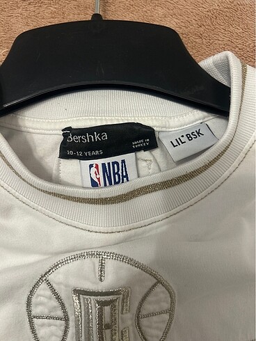11-12 Yaş Beden beyaz Renk BERSHKA NBA crop tişört