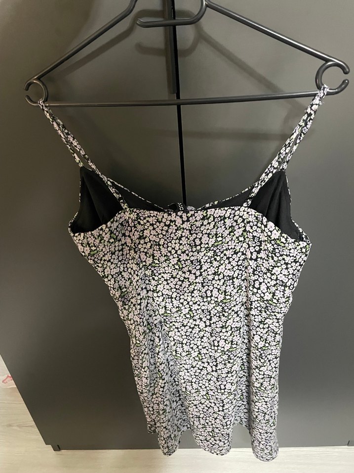 Beyaz üstü Mor Çiçek Desenli İnce Askılı Mini Elbise - Görsel 2