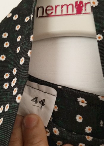 Düğmeli Siyah Desenli Uzun Elbise - Görsel 3